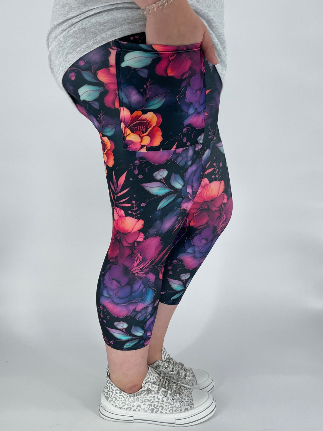 Midnight Bloom Capri w/ Pockets