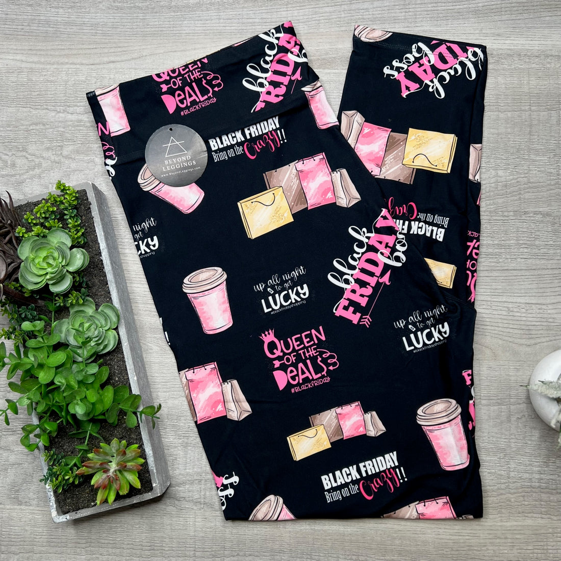 Extra Soft printed leggings with 4-way stretch fabric, so you can move with absolute comfort and ease.