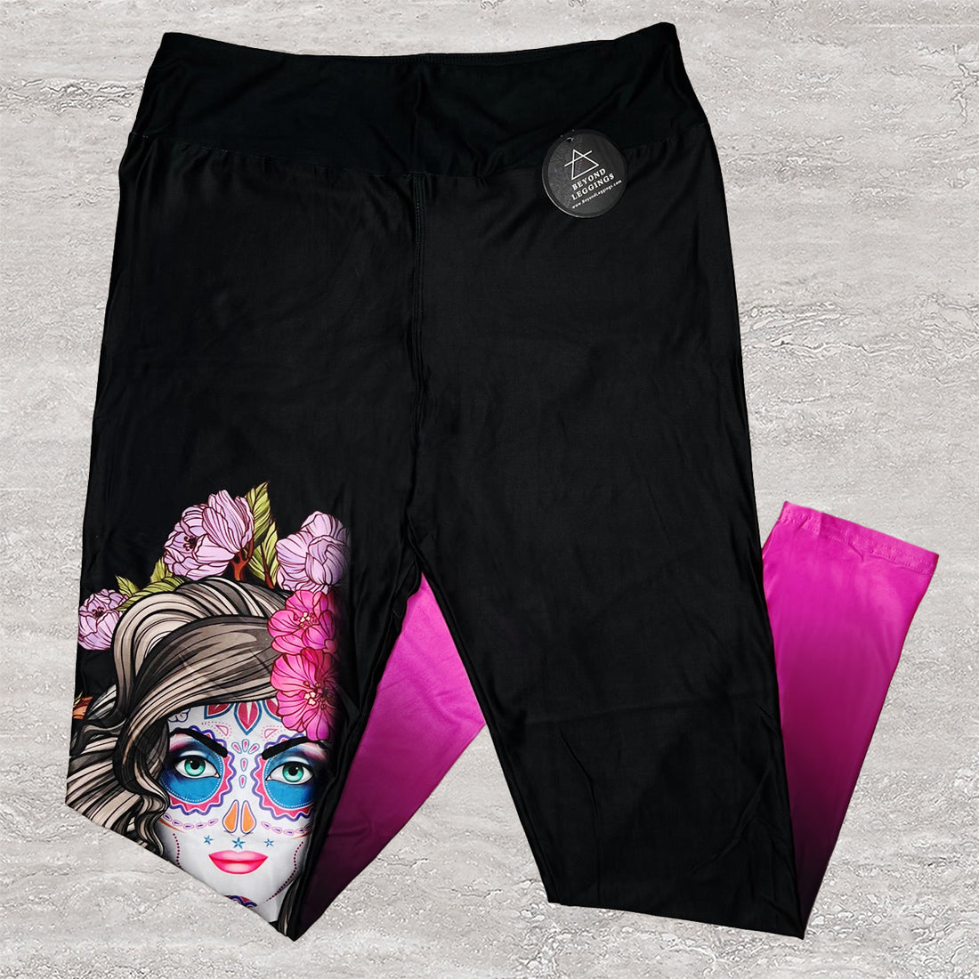 Extra Soft printed leggings with 4-way stretch fabric, so you can move with absolute comfort and ease.