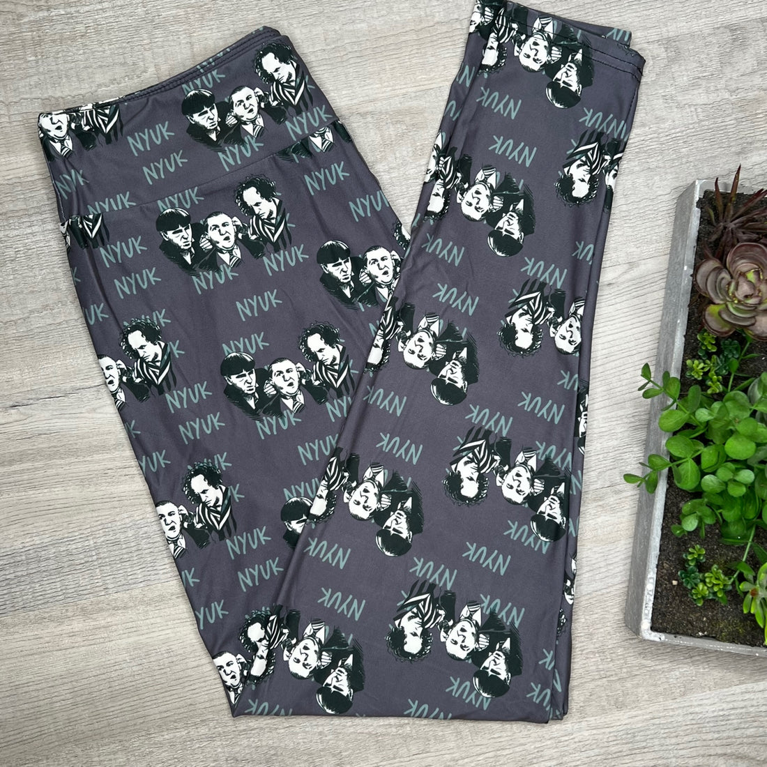 Extra Soft printed leggings with 4-way stretch fabric, so you can move with absolute comfort and ease.