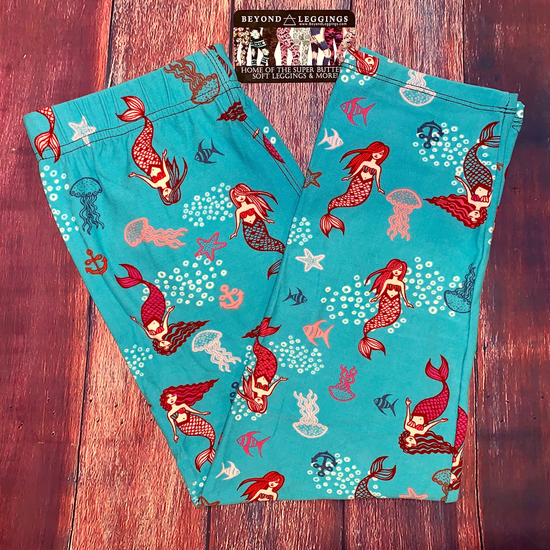 Extra Soft printed leggings with 4-way stretch fabric, so you can move with absolute comfort and ease.