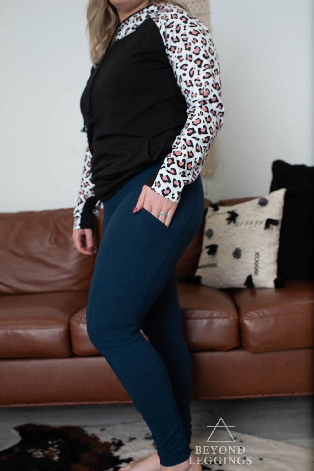 Extra Soft printed leggings with 4-way stretch fabric, so you can move with absolute comfort and ease.