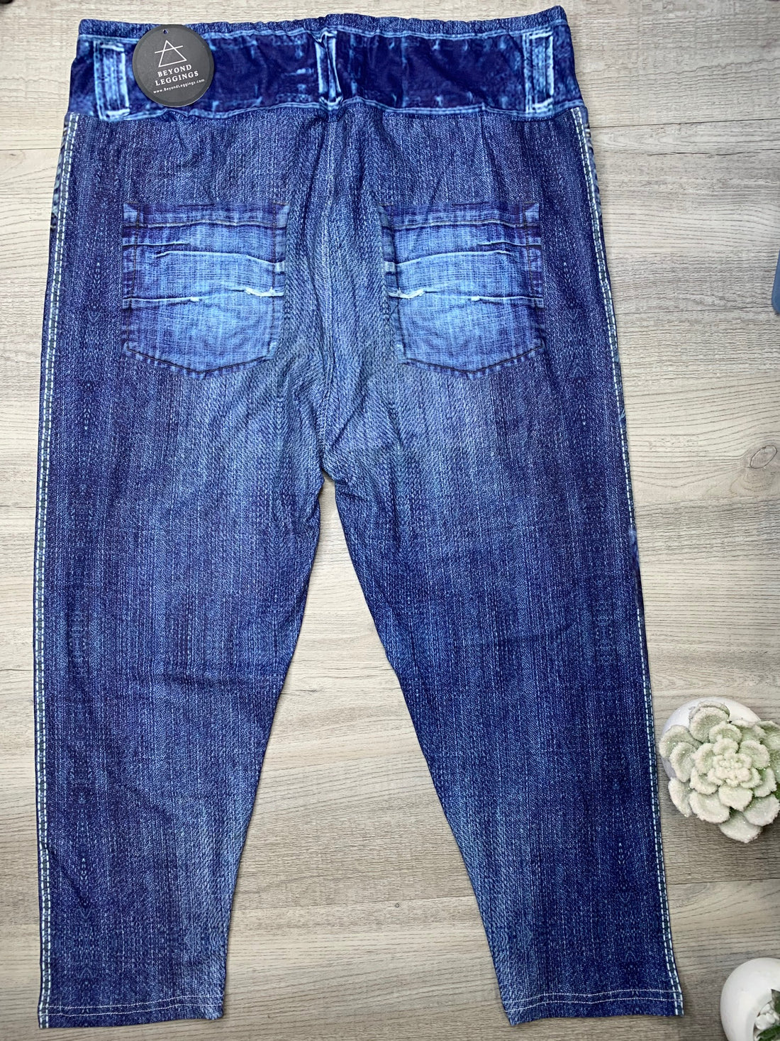 Extra Soft printed leggings with 4-way stretch fabric, so you can move with absolute comfort and ease.
