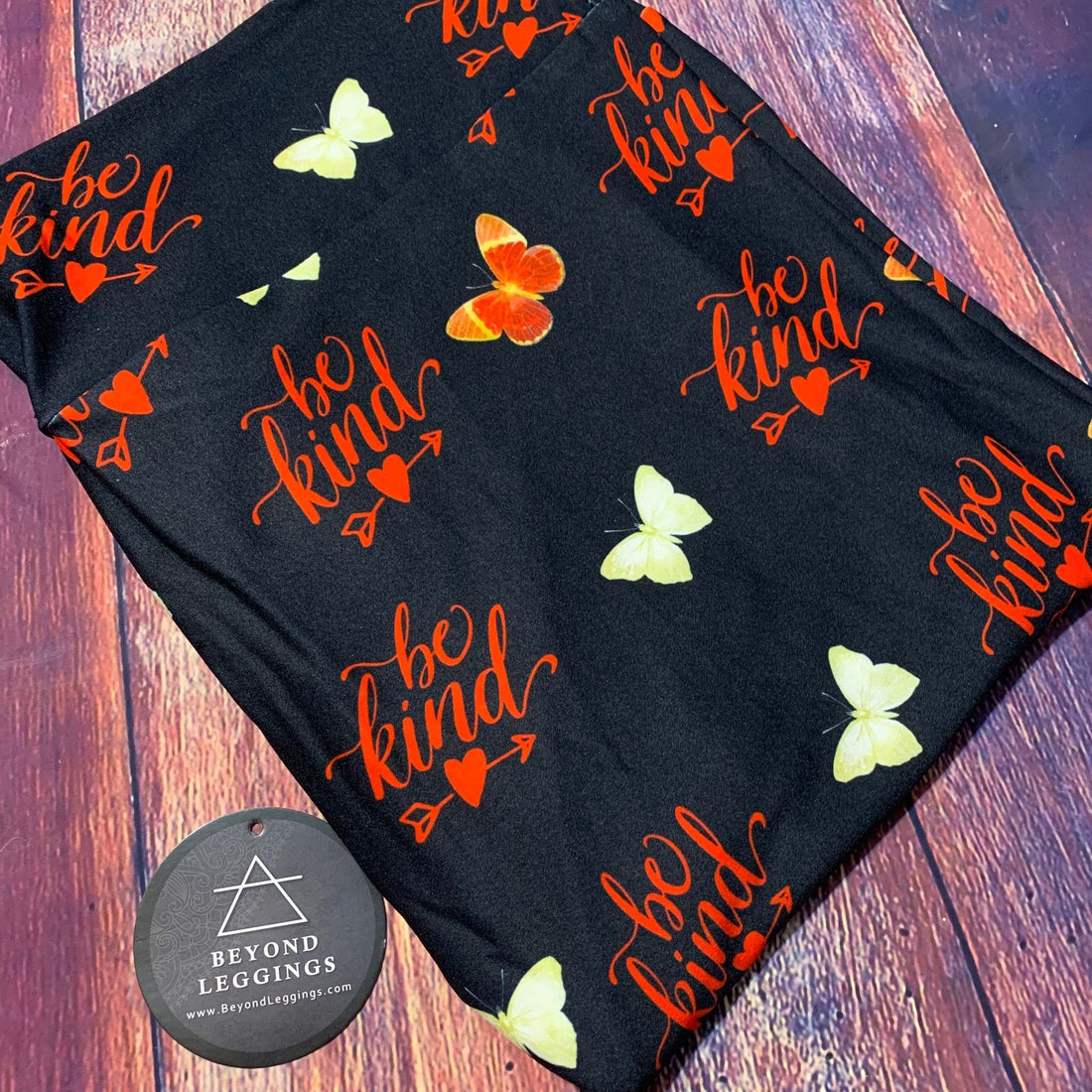 Extra Soft printed leggings with 4-way stretch fabric, so you can move with absolute comfort and ease.