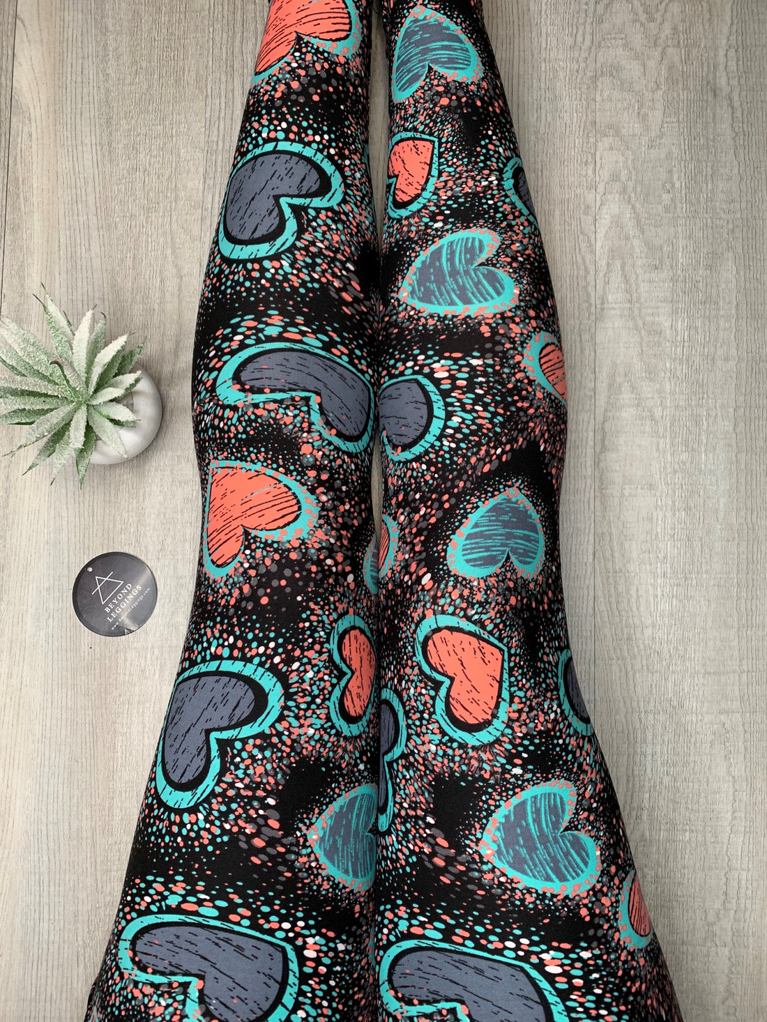 Extra Soft printed leggings with 4-way stretch fabric, so you can move with absolute comfort and ease.