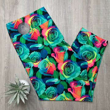 Extra Soft printed leggings with 4-way stretch fabric, so you can move with absolute comfort and ease.