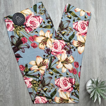 Extra Soft printed leggings with 4-way stretch fabric, so you can move with absolute comfort and ease.