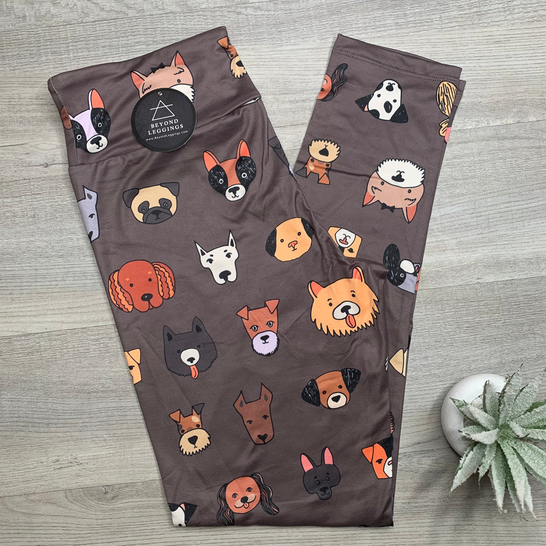 Extra Soft printed leggings with 4-way stretch fabric, so you can move with absolute comfort and ease.