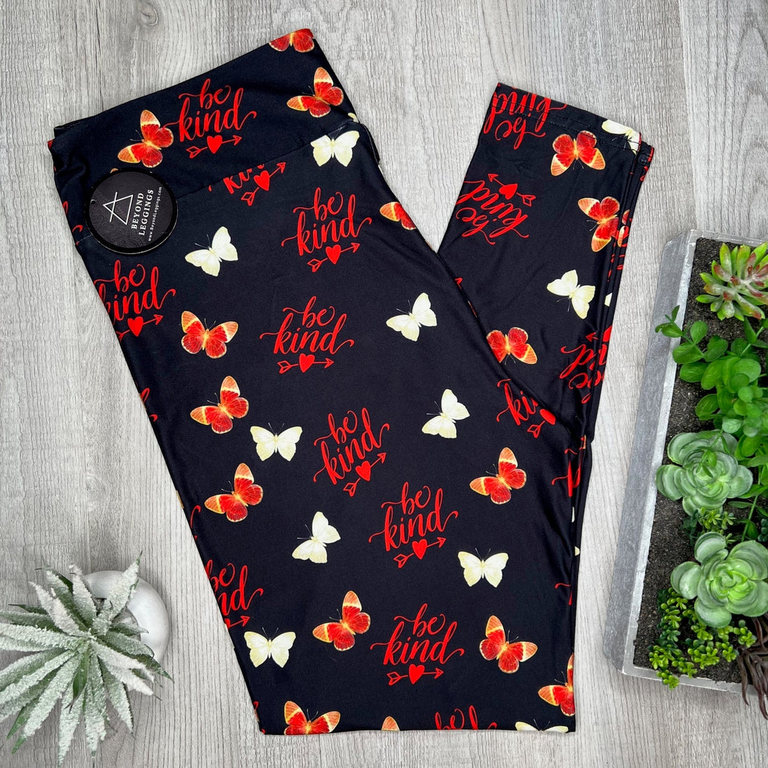 Extra Soft printed leggings with 4-way stretch fabric, so you can move with absolute comfort and ease.
