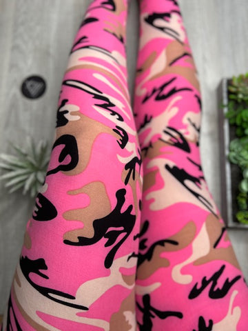 Extra Soft printed leggings with 4-way stretch fabric, so you can move with absolute comfort and ease.