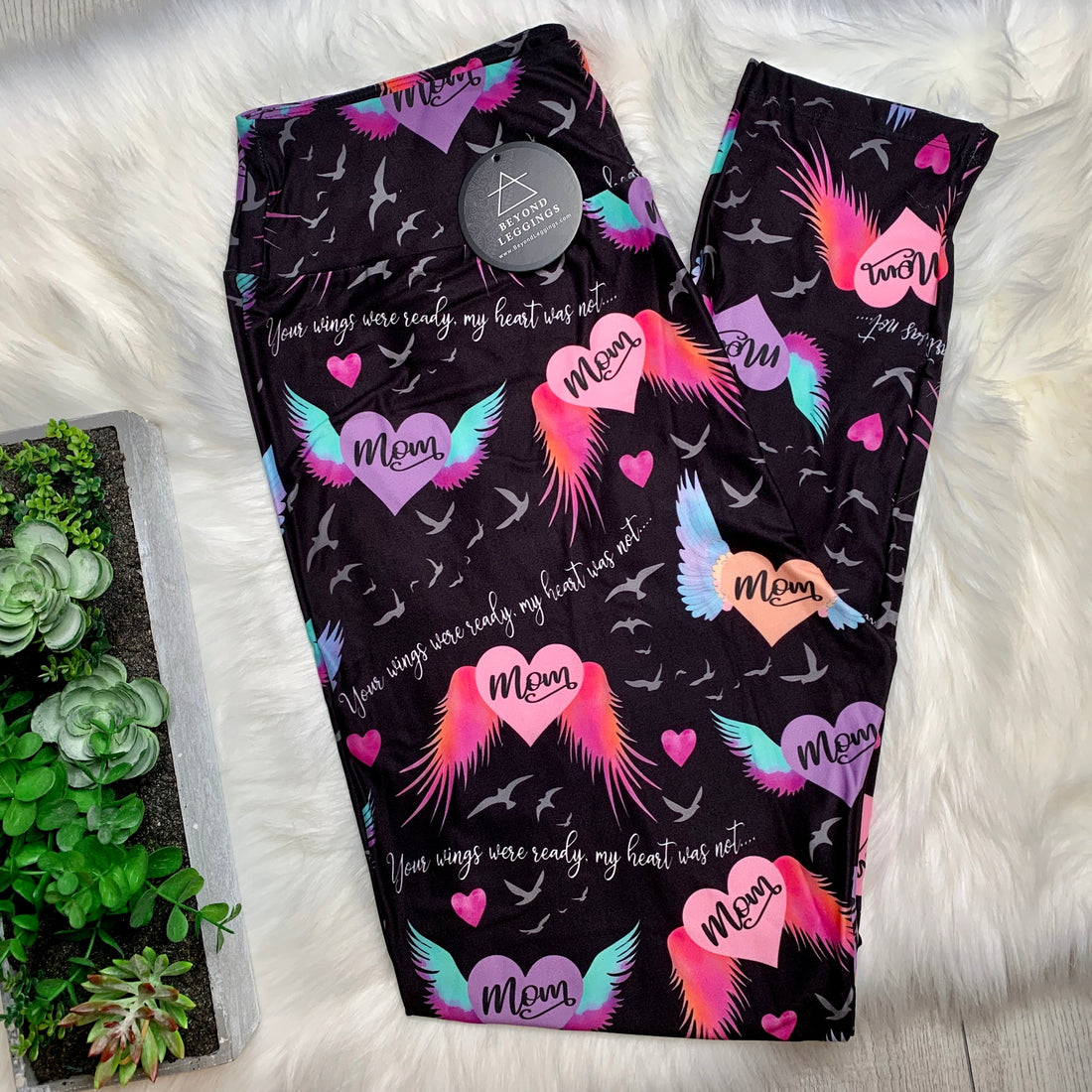 Extra Soft printed leggings with 4-way stretch fabric, so you can move with absolute comfort and ease.