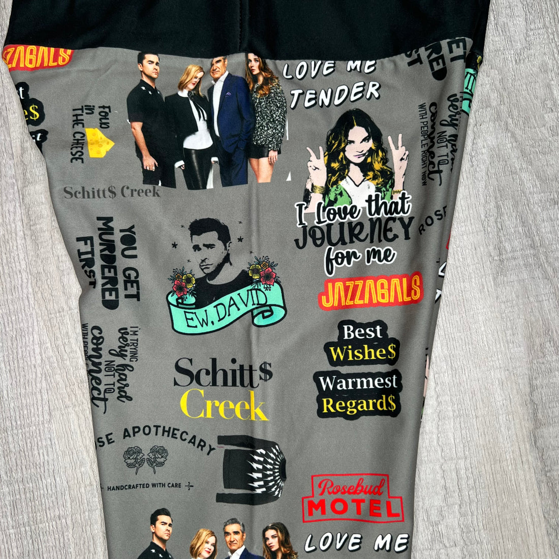 Extra Soft printed leggings with 4-way stretch fabric, so you can move with absolute comfort and ease.