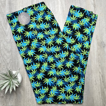 Extra Soft printed leggings with 4-way stretch fabric, so you can move with absolute comfort and ease.