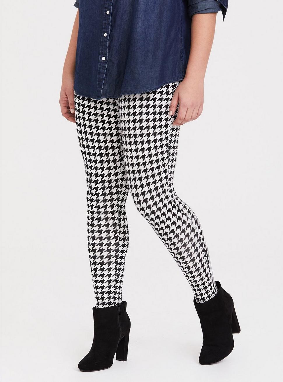 Extra Soft printed leggings with 4-way stretch fabric, so you can move with absolute comfort and ease.