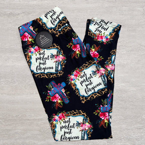 Extra Soft printed leggings with 4-way stretch fabric, so you can move with absolute comfort and ease.