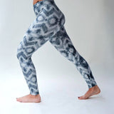 Gray & White Blurred Ikat Tie Dye Print Soft Leggings