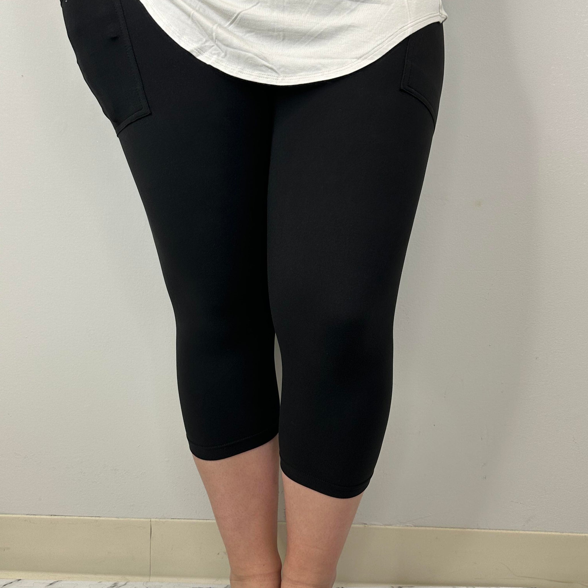 Black Capri w/ Pockets