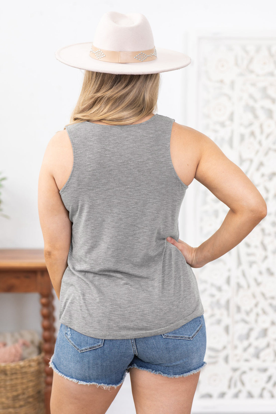 Sleeveless V-Neck Lace Neckline Knit Top