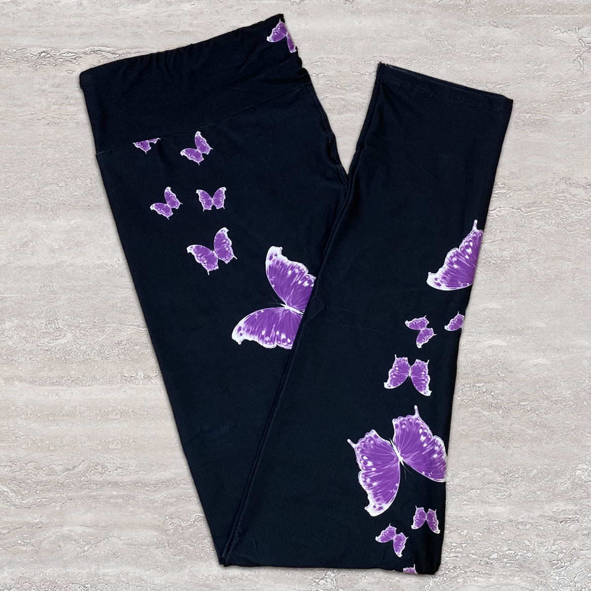 Extra Soft printed leggings with 4-way stretch fabric, so you can move with absolute comfort and ease.