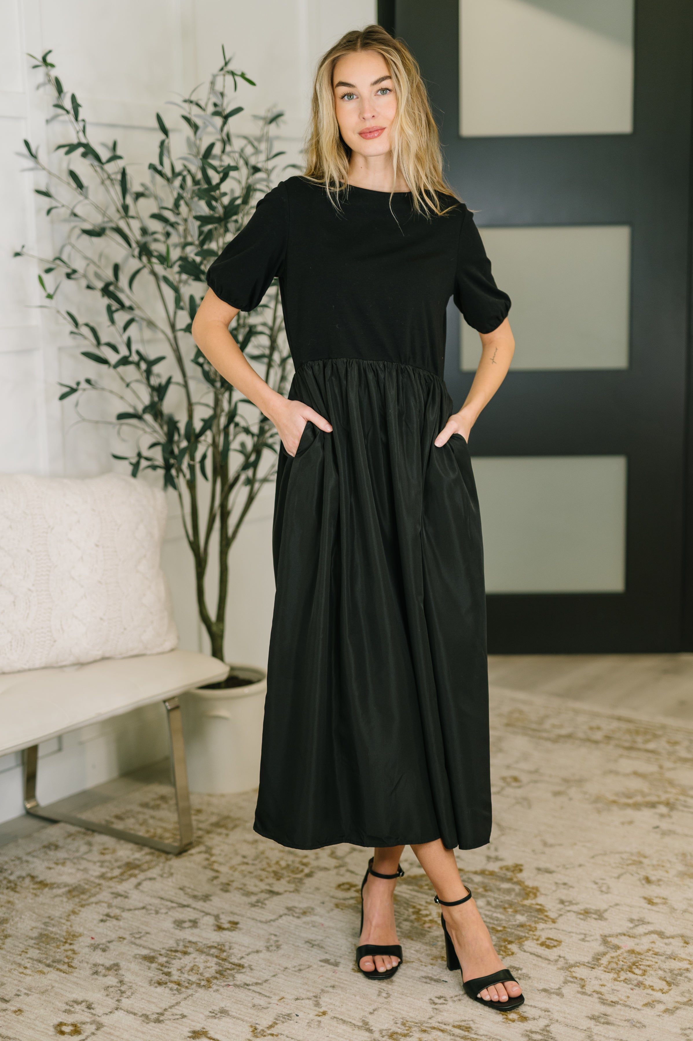 Contrast Charm Midi Black Dress