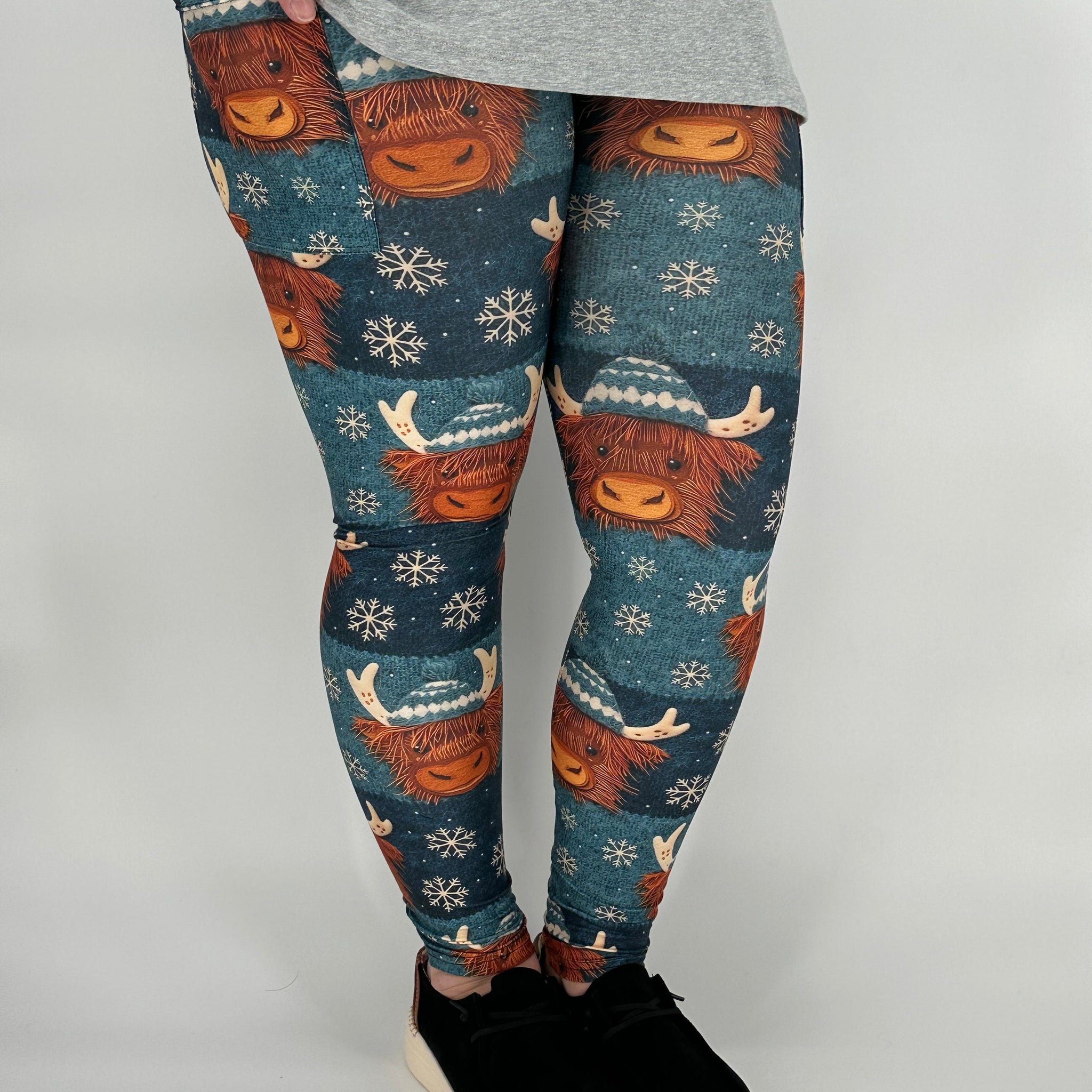 Winter Highland Cow Leggings w/ Pockets