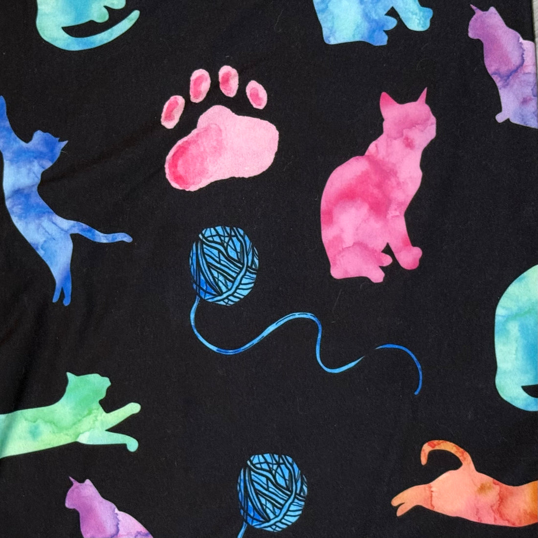 Cats & Ball of Yarn Print Black Soft Leggings
