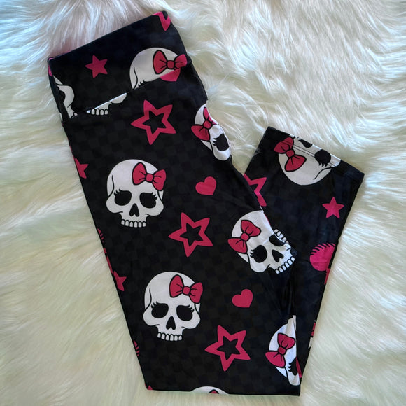 Skulls & Pink Bows Checkered Print Capri Leggings