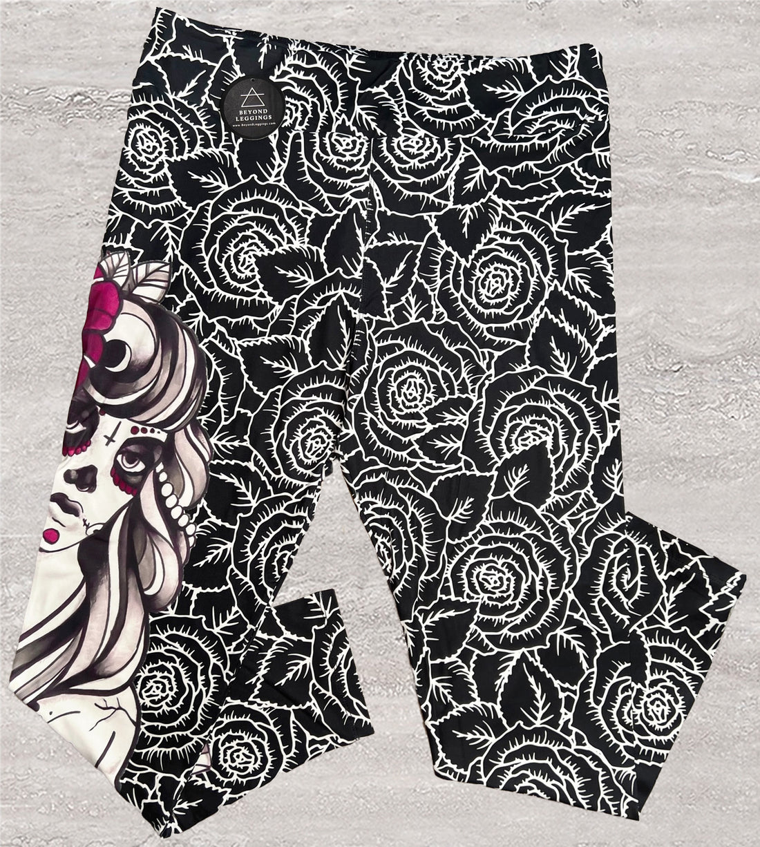 Extra Soft printed leggings with 4-way stretch fabric, so you can move with absolute comfort and ease.