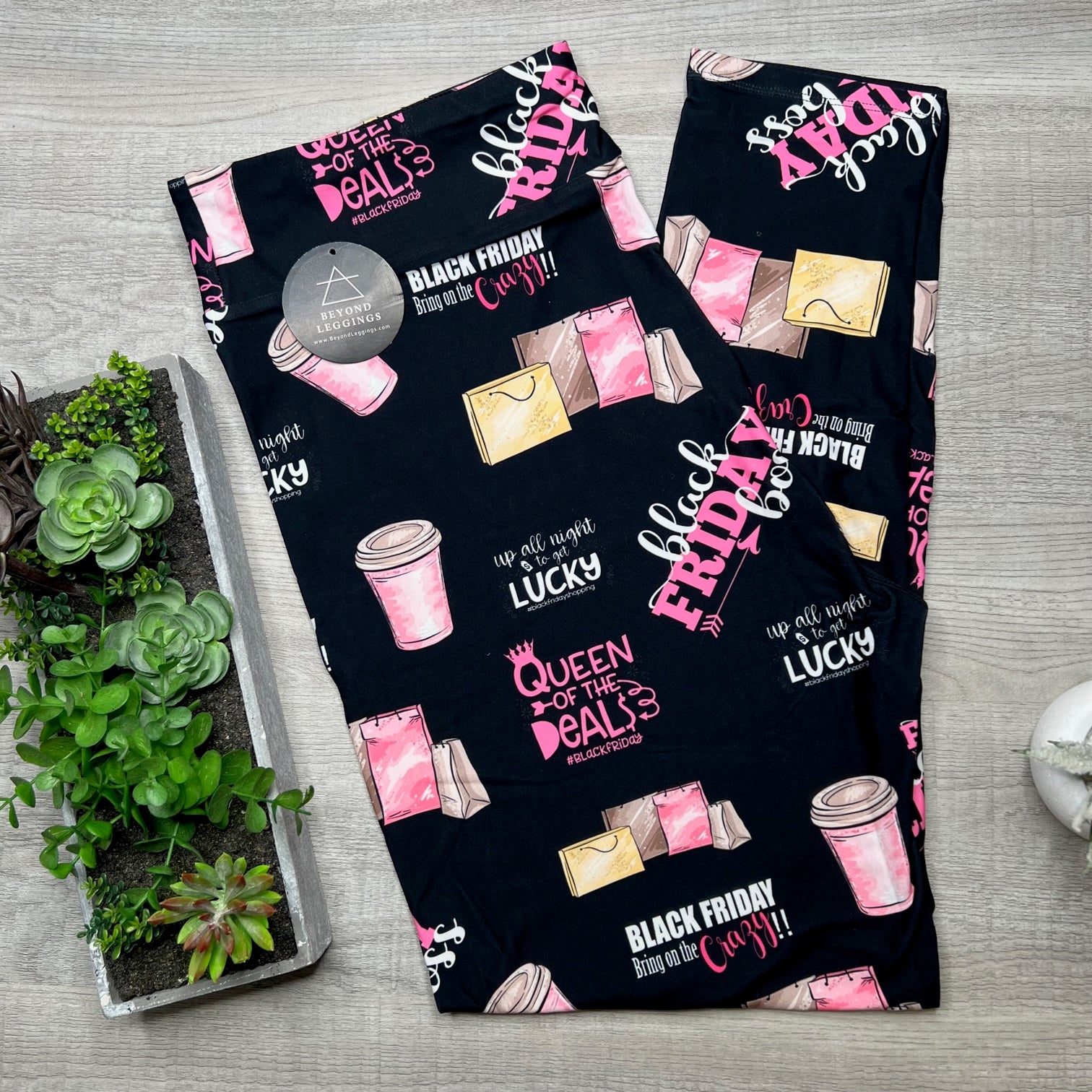 Extra Soft printed leggings with 4-way stretch fabric, so you can move with absolute comfort and ease.