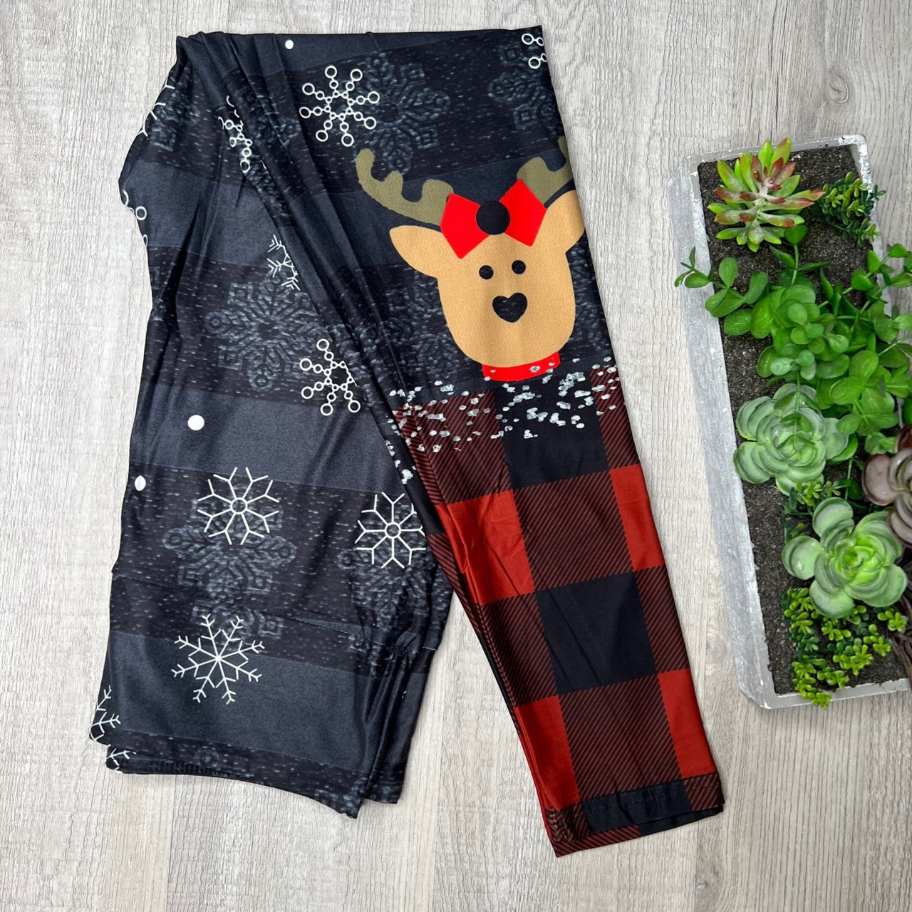 Little Reindeer Peeking Over Red Buffalo Plaid Snowflake Print Soft Leggings