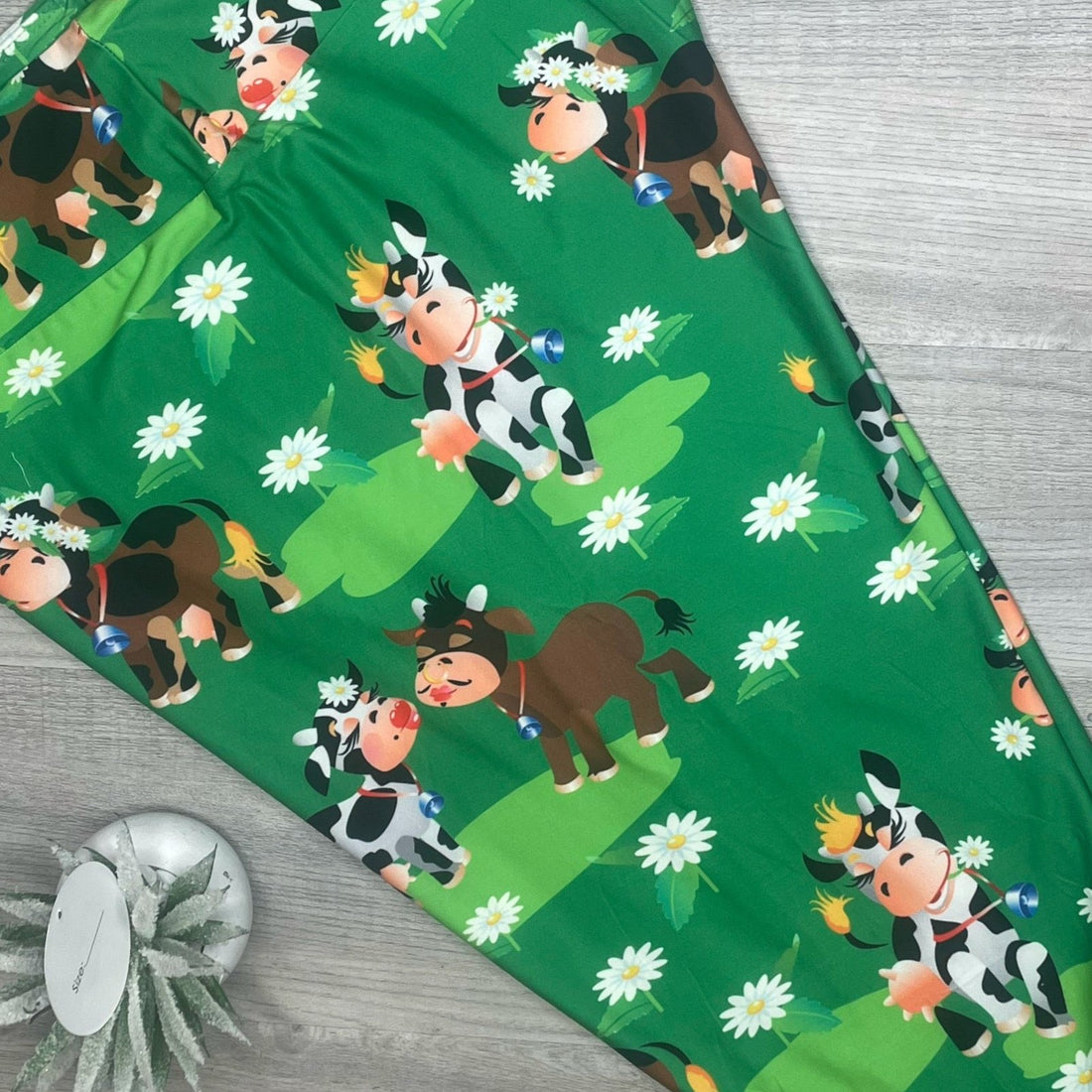 Cows on Green Pasture Print Leggings