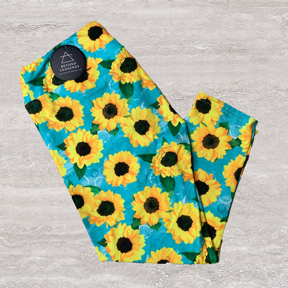 Extra Soft printed leggings with 4-way stretch fabric, so you can move with absolute comfort and ease.