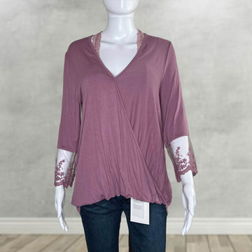 Loose Fit V-neck Top With 3/4 Sleeve and Lace Detail
