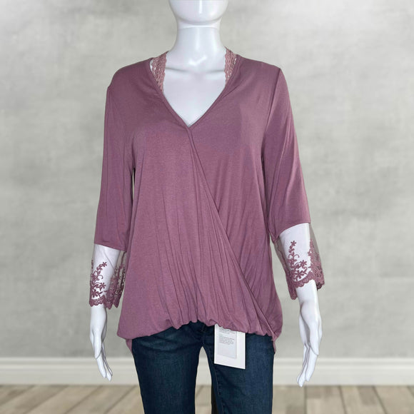 Loose Fit V-neck Top With 3/4 Sleeve and Lace Detail