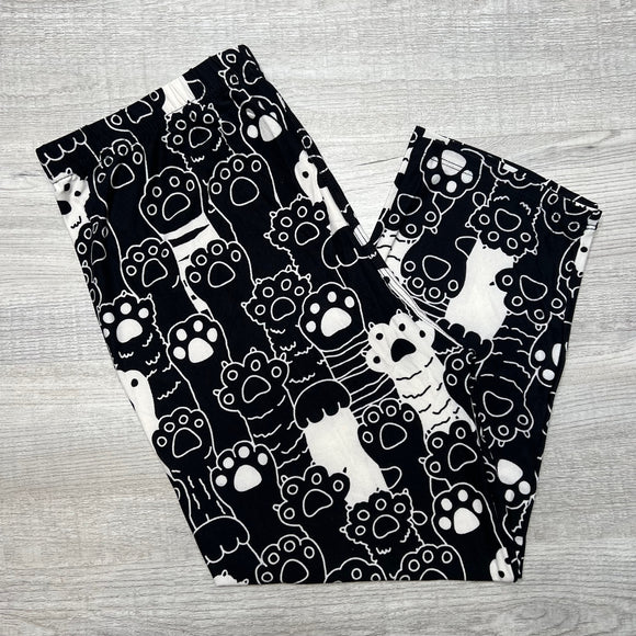 All Paws Up - Cute Black & White Print Capri Leggings