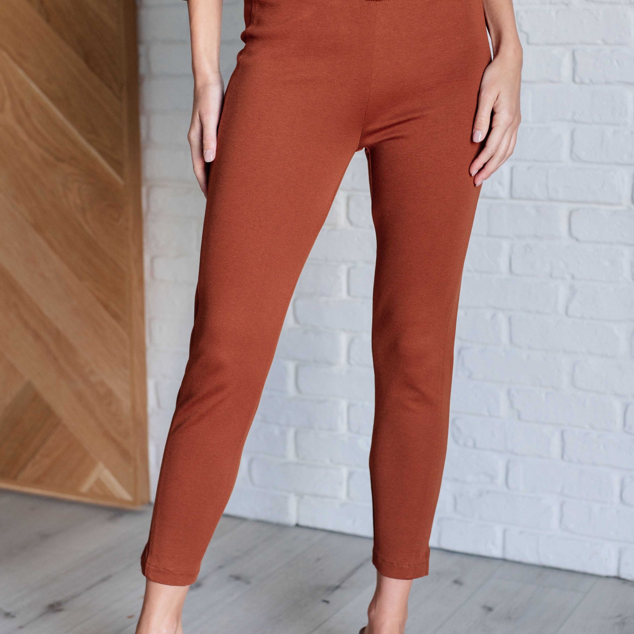 Magic Ankle Crop Skinny Pants in Rust