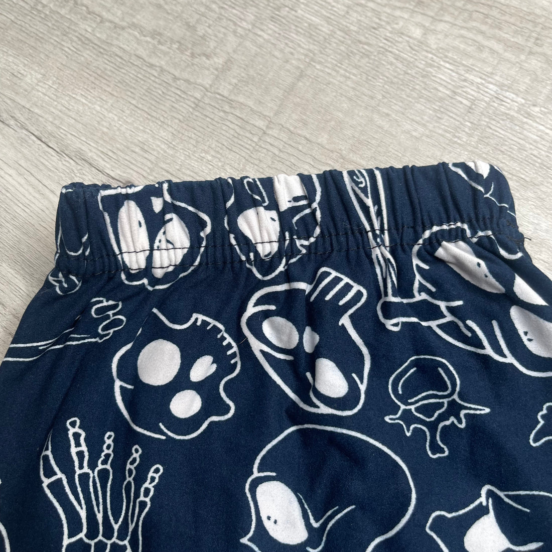 Dark Blue Cartoon Skull Soft Leggings