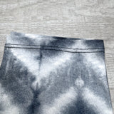 Gray & White Blurred Ikat Tie Dye Print Soft Leggings