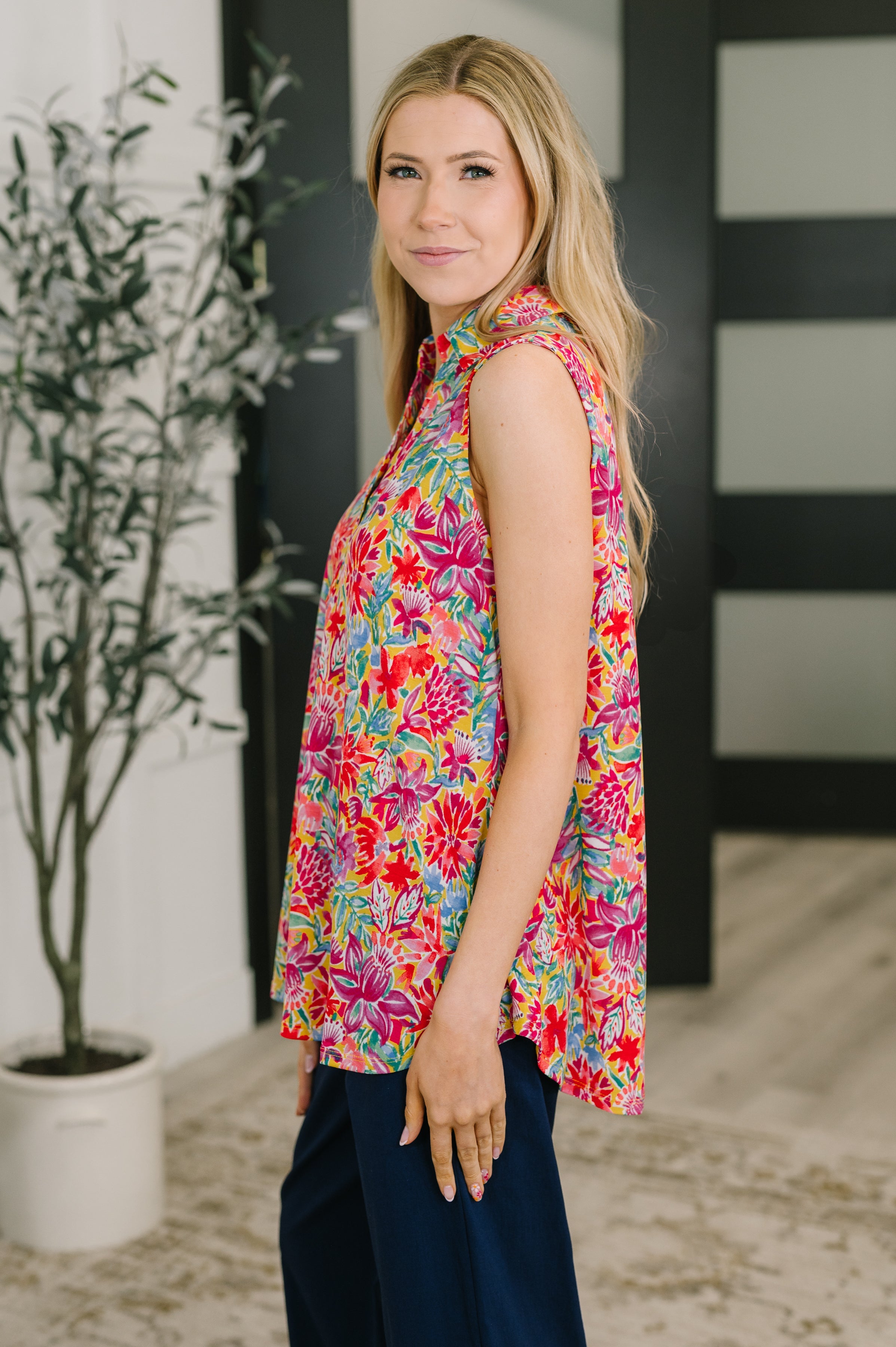 Sea Spray Collared Sleeveless Top in Island Bloom