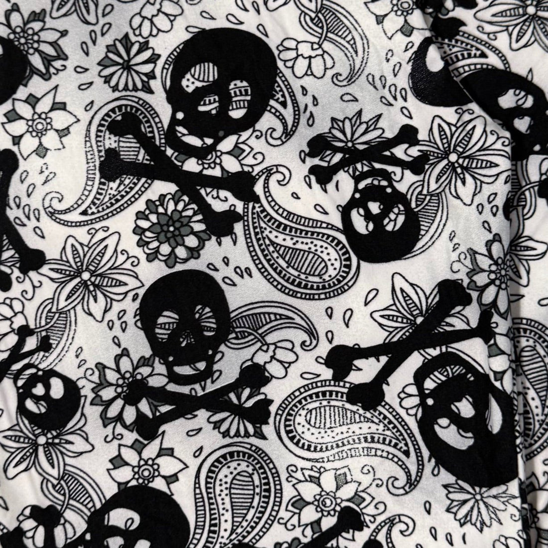 Paisleys & Cross Bone Skulls Print Leggings