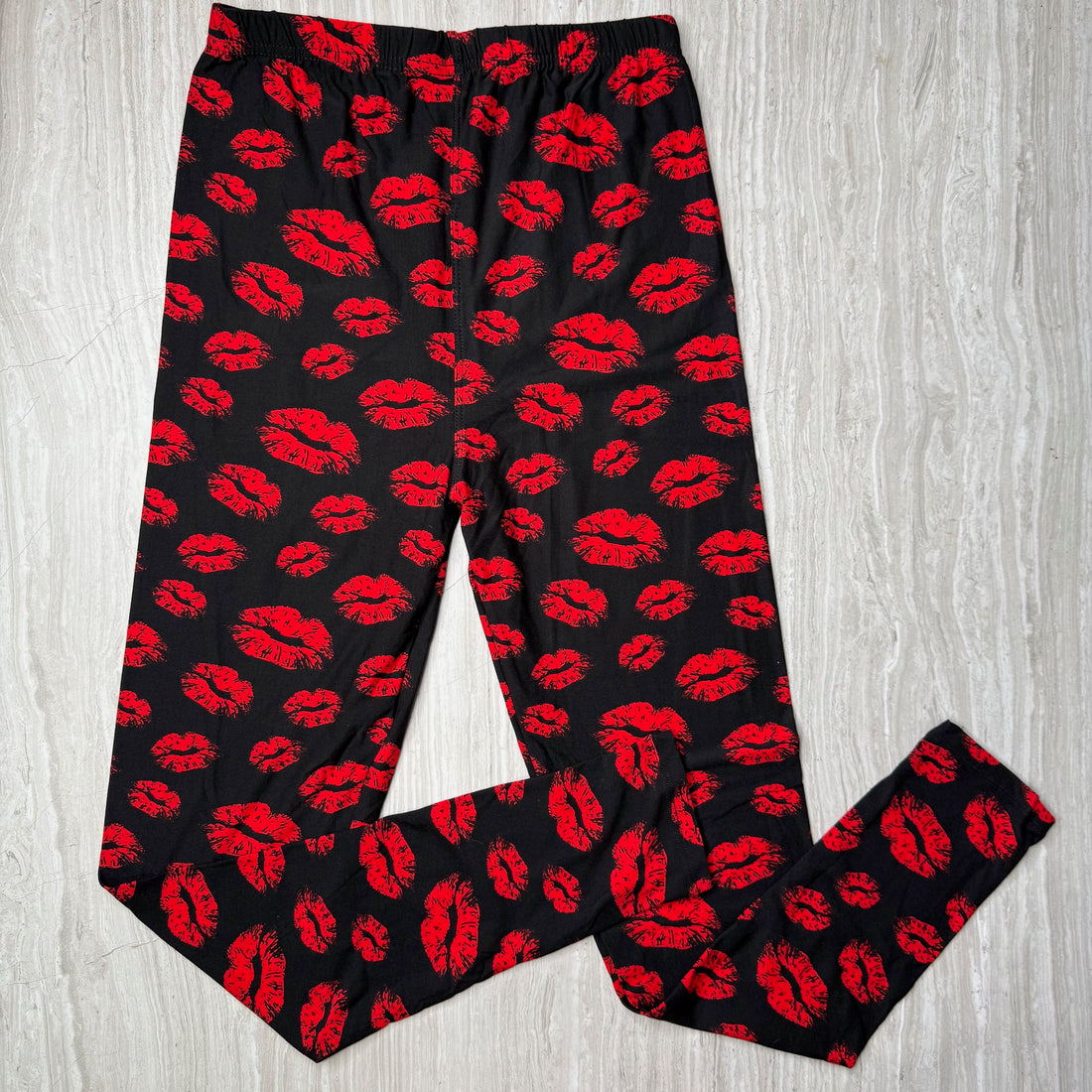 Red Kisses Print Soft Leggings