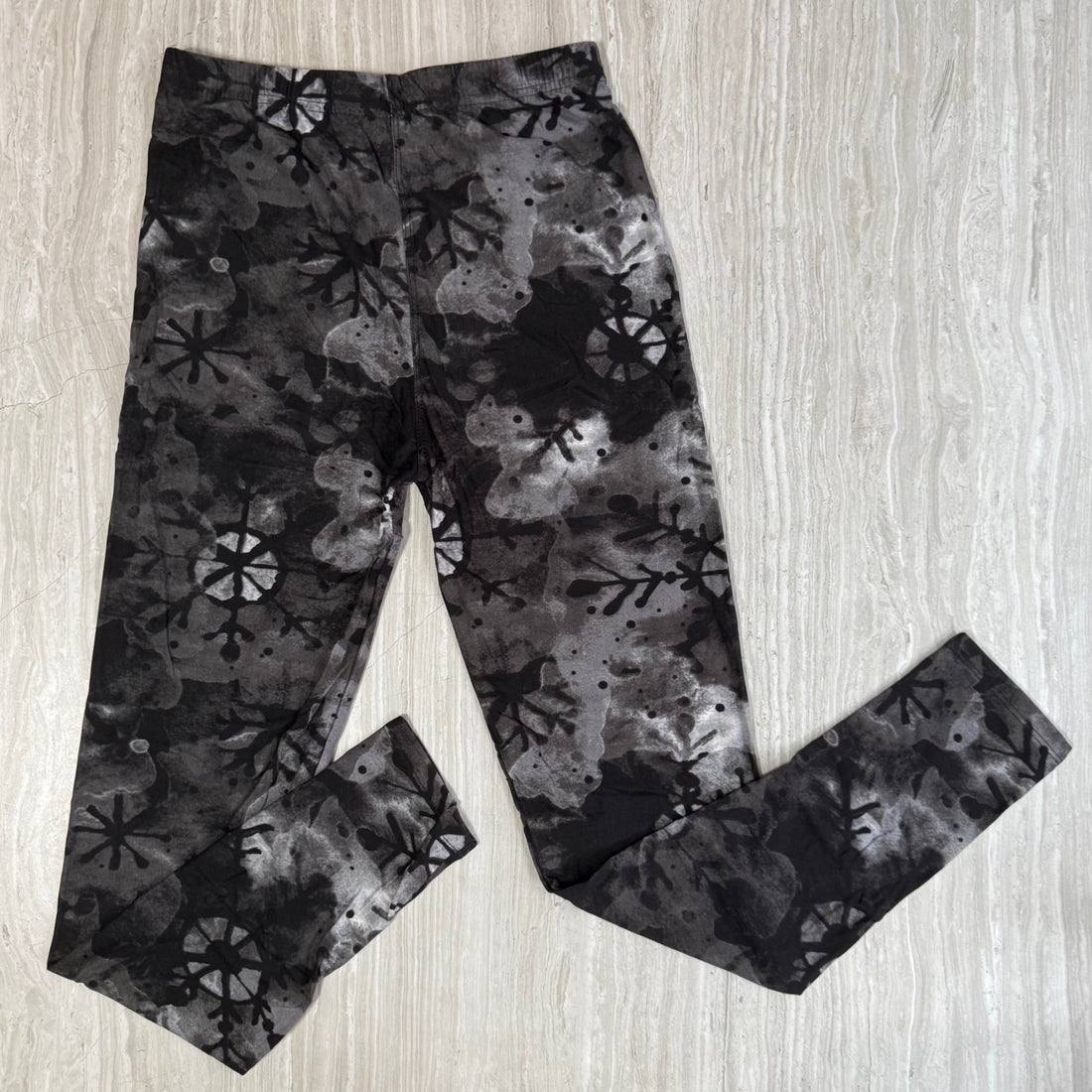 Grunge Snowflake Print Leggings