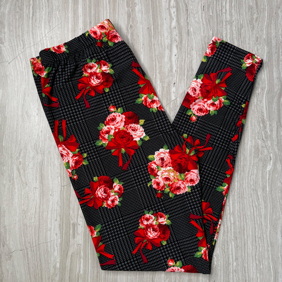Bouquet of Roses on Plaid Houndstooth Leggings