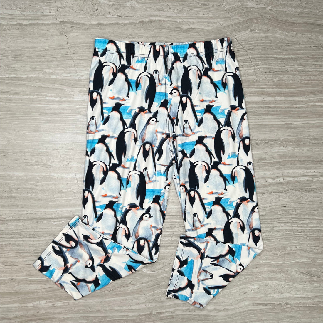 Charming Penguin Print Capri Leggings - Ultra-Soft Stretch Fabric for Comfort & Style