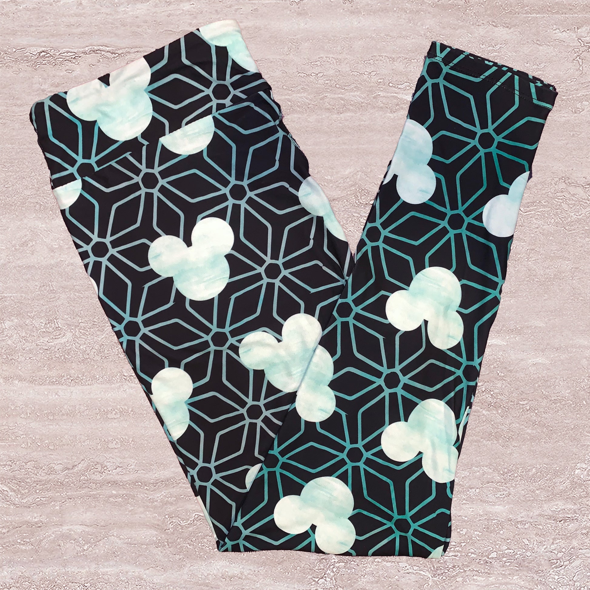 Extra Soft printed leggings with 4-way stretch fabric, so you can move with absolute comfort and ease.