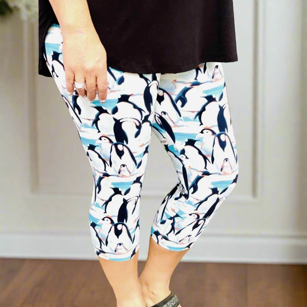 Charming Penguin Print Capri Leggings - Ultra-Soft Stretch Fabric for Comfort & Style