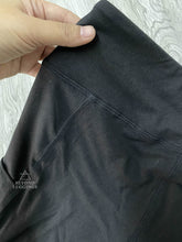 Extra Soft printed leggings with 4-way stretch fabric, so you can move with absolute comfort and ease.