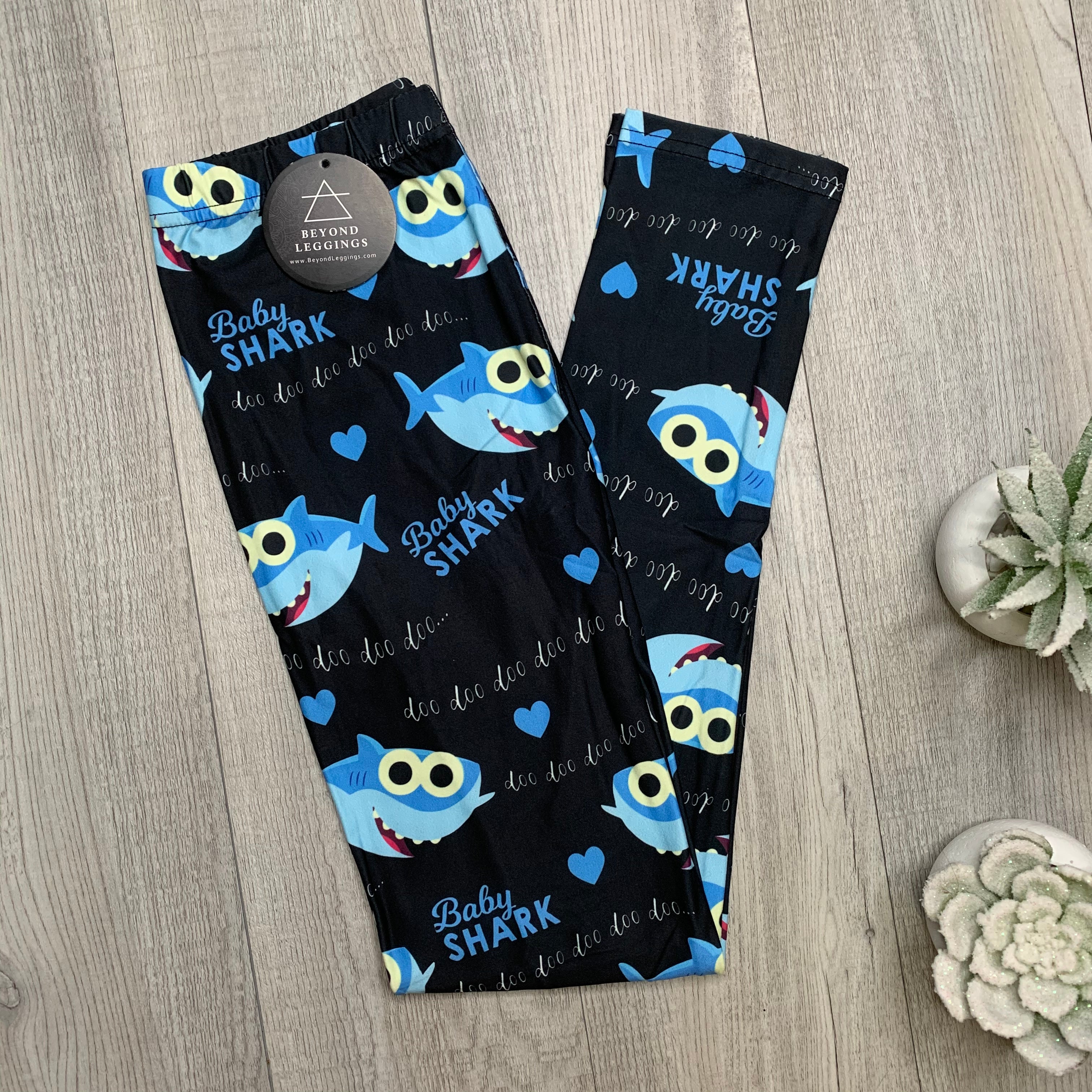 Extra Soft printed leggings with 4-way stretch fabric, so you can move with absolute comfort and ease.