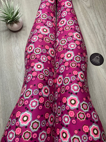 Extra Soft printed leggings with 4-way stretch fabric, so you can move with absolute comfort and ease.