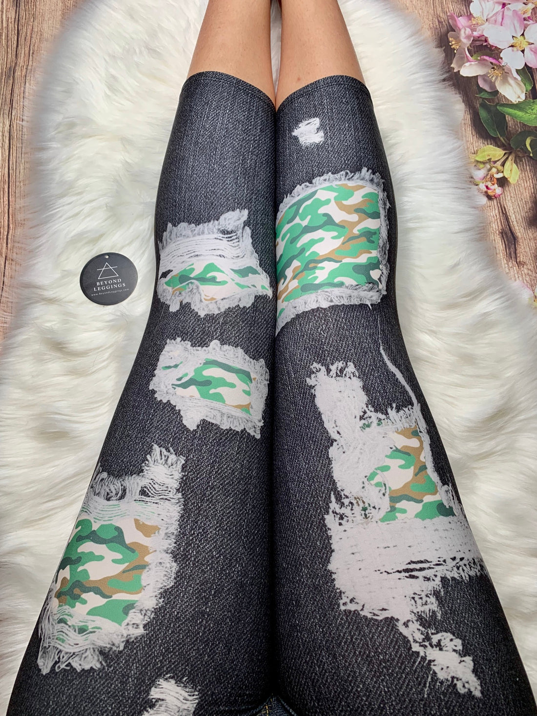 Extra Soft printed leggings with 4-way stretch fabric, so you can move with absolute comfort and ease.